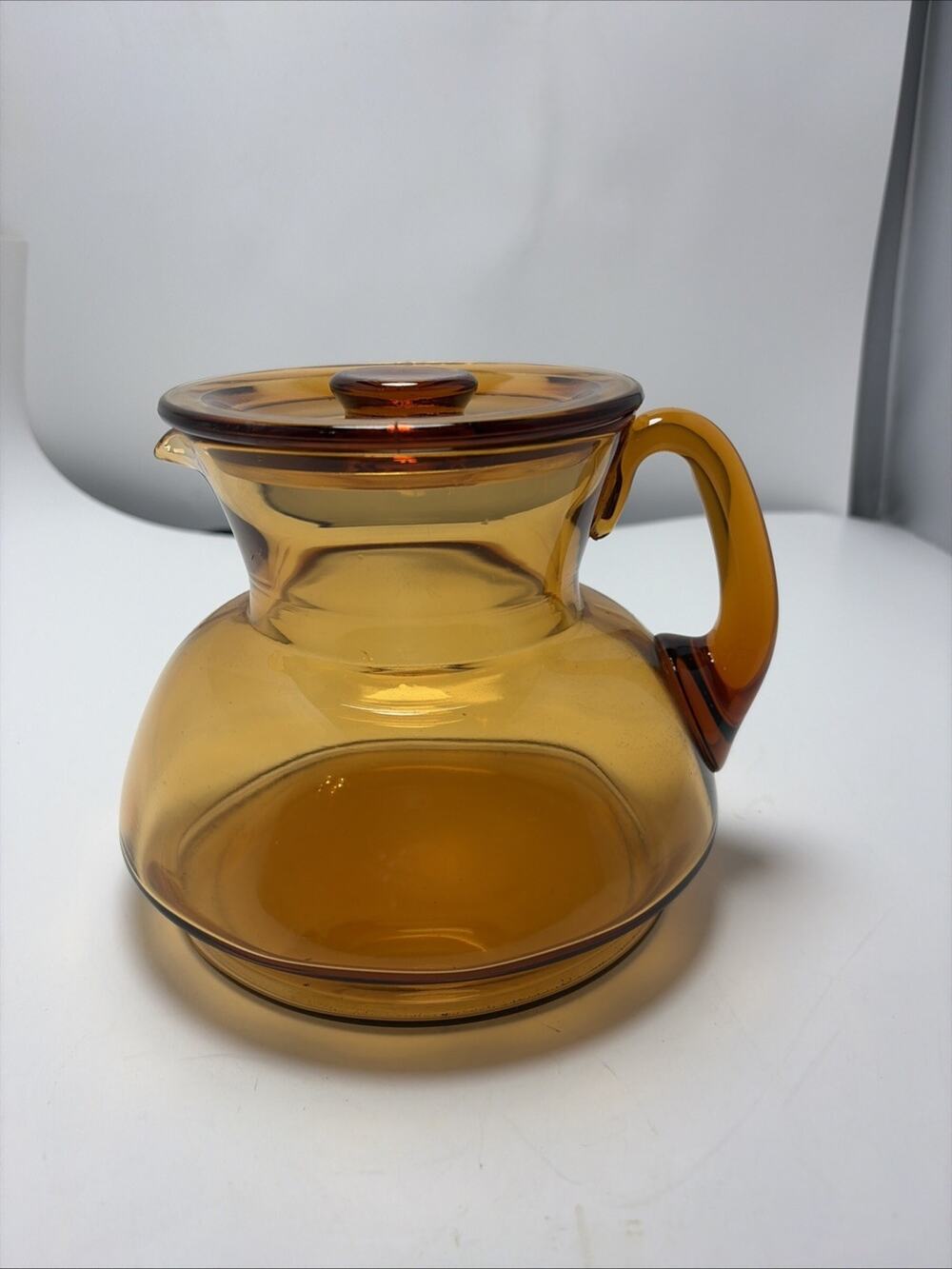 RARE Cambridge Elegant Glass #955 62oz Amber Refrigerator Jug + Lid Great Cond